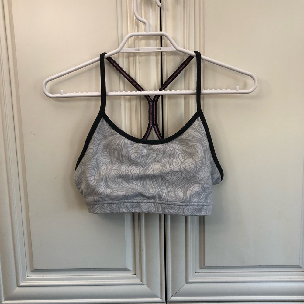 Lululemon Athletica women’s sports bra 🍋
